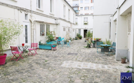 2 pièces sur cour pavée