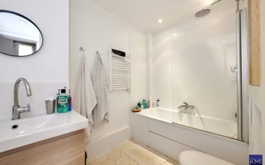 PERE LACHAISE -3 pièces en parfait état avec TERRASSE+CAVE.