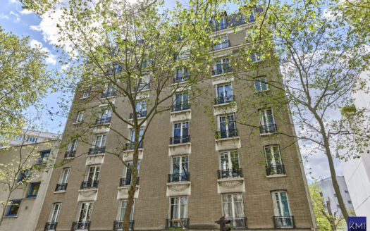 2 PIECES + CAVE – BUTTES CHAUMONT + CAVE