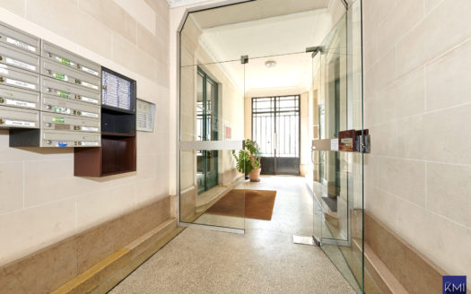 2 PIECES + CAVE – BUTTES CHAUMONT + CAVE