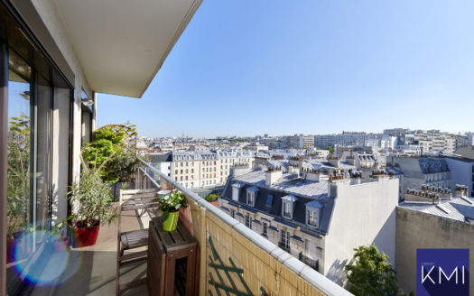 2 pièces + balcon avec vue sur les toits de Paris