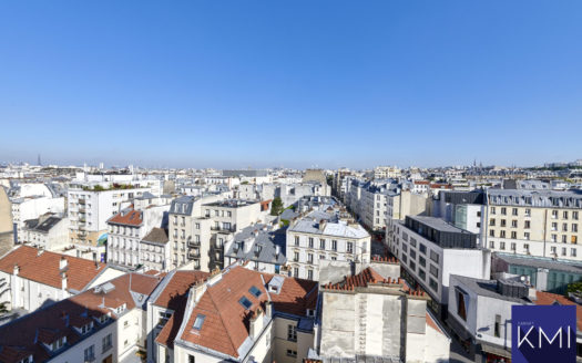 2 pièces + balcon avec vue sur les toits de Paris