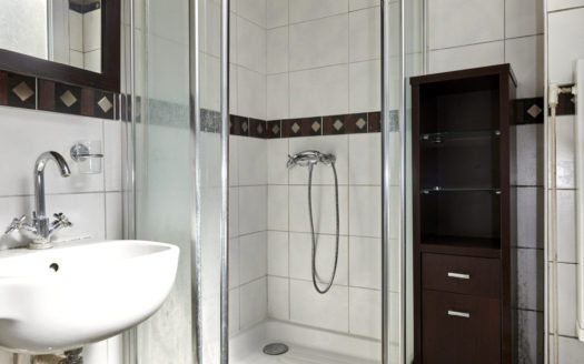 2 PIECES + CAVE + DERNIER ETAGE