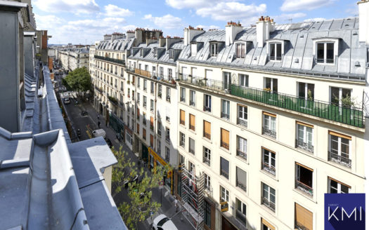 2 pièces dernier étage SAINT AMBROISE