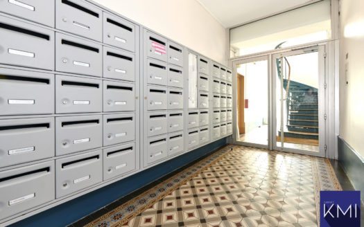 2 pièces dernier étage SAINT AMBROISE