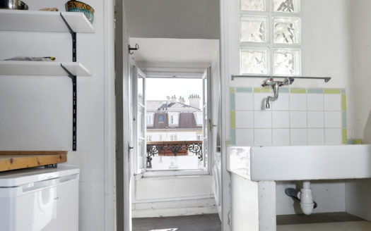 2 pièces dernier étage SAINT AMBROISE