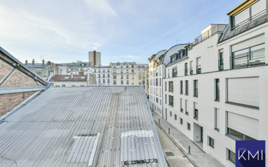 STUDIO AVEC COMBLES AMENAGES