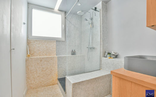 3pièces- étage élevé- place de la nation